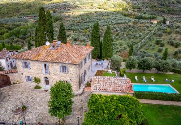 Villa De Cerchi è un’oasi di serenità grazie alla sua posizione tranquilla, dove gli ospiti potranno vivere un soggiorno in tutta privacy - Villa De Cerchi