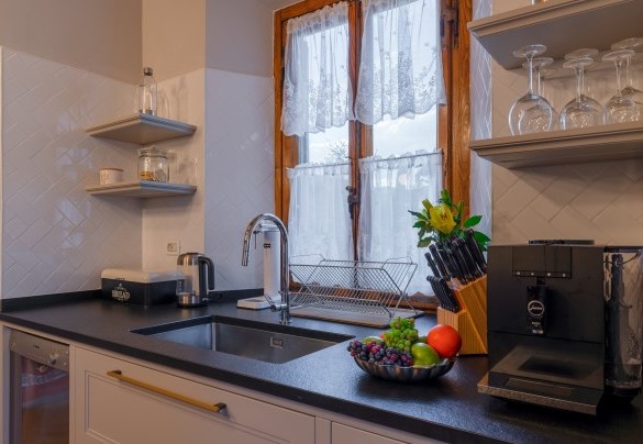 La cucina con elettrodomestici Miele e Bosch - Villa De Cerchi