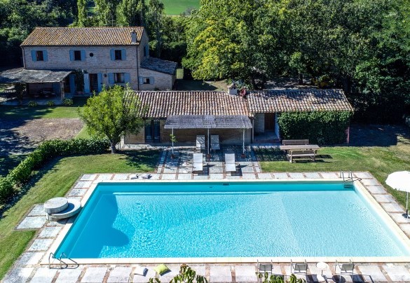 An original stone trampoline and solarium by the pool - Villa Deda