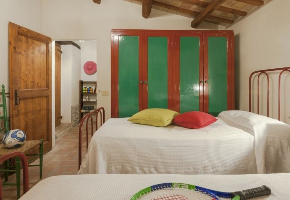 Twin room no. 2 ground floor, with exposed beams - Villa Deda