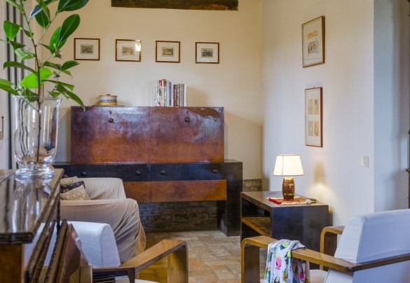 Cozy and intimate reading corner - Villa Deda