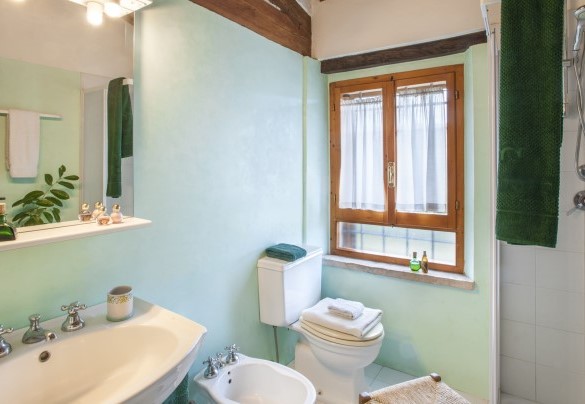 Bathroom no. 3 on the first floor, with shower - Villa Deda