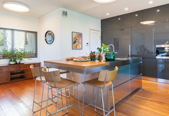 Moderna cucina attrezzata con accesso diretto alla zona pranzo esterna - Villa degli ulivi