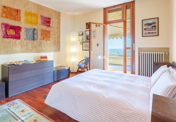 La camera padronale del piano terreno con bagno en-suite - Villa degli Ulivi