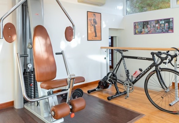 L'area fitness é dotata di attrezzi gym - Villa degli Ulivi
