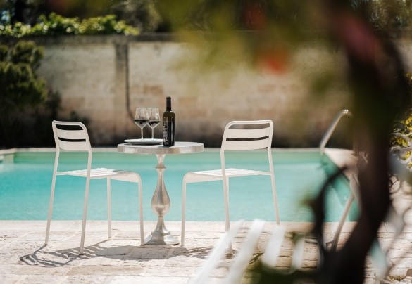 L’area pranzo esterna a pochi metri dalla piscina - Villa dei Glicini