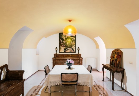 Il soggiorno con sala da pranzo nell'appartamento 1 - Villa dei Glicini