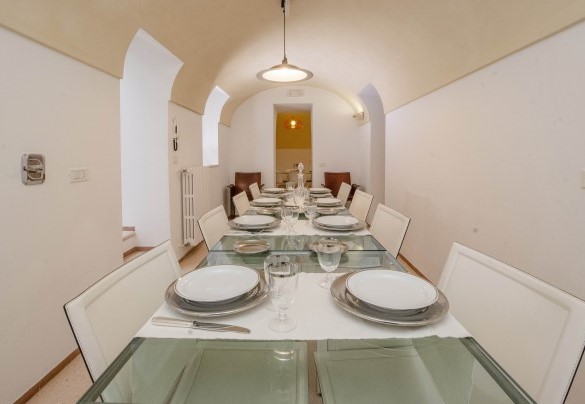 La sala da pranzo dell’appartamento grande - Villa dei Glicini