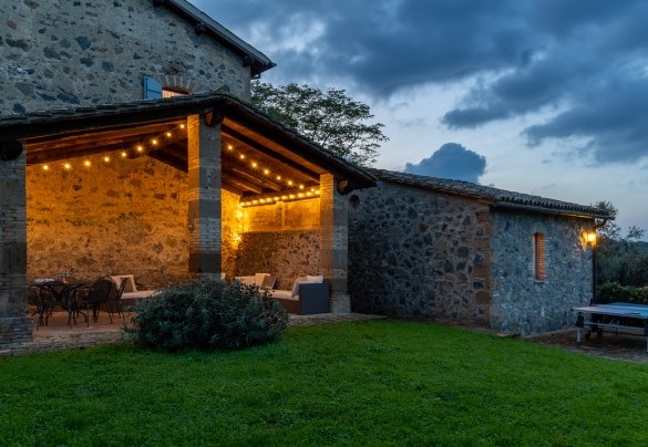 The porch at the back of the farmhouse with outdoor dining area and living area, next to the annex and the ping pong - Villa dei Rosmarini