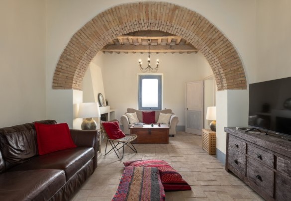 The living room with Smart TV next to entrance - Villa dei Rosmarini