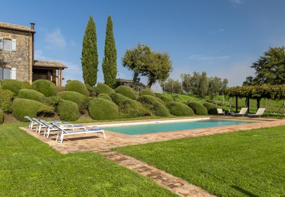 The pool has a rectangular shape, measures 12x6 m with a constant depth of 1.50 m - Villa dei Rosmarini