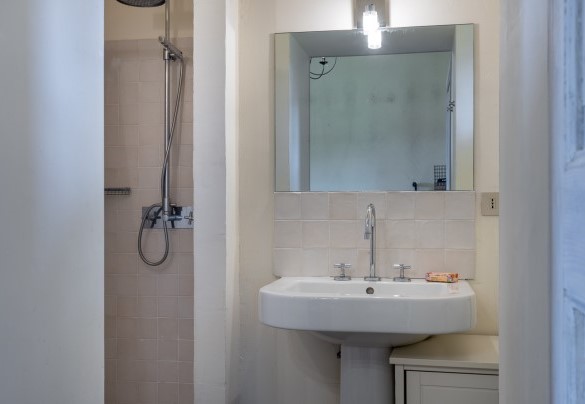 Bathroom n.2 with shower next to the living room - Villa dei Rosmarini