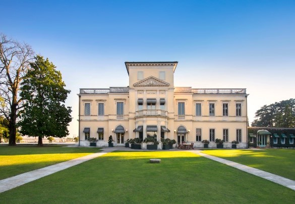 La villa immersa nel suo giardino curato - Villa del Cavaliere Berico