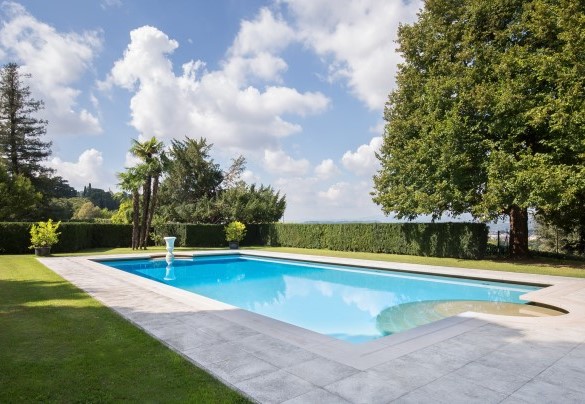 La piscina misura 20 x 10 metri - Villa del Cavaliere Berico