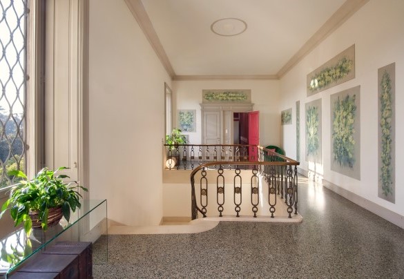 La scala porta al piano superiore dove sono collocate le camere da letto - Villa del Cavaliere Berico