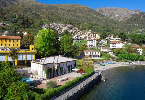  Villa Alba del Lario è un'elegante proprietà fronte lago situata sulla sponda occidentale dell'Alto Lago di Como - Villa Alba del Lario