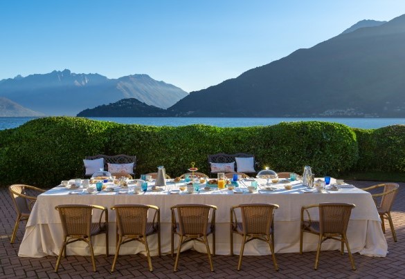  L'incantevole vista sul lago crea uno scenario idilliaco per cene romantiche sotto il cielo stellato o semplicemente per rilassarsi in giardino e ammirare i panorami - Villa Alba del Lario
