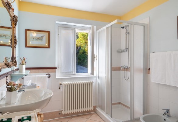 Bagno en-suite con doccia - Villa Alba del lario