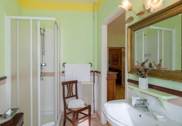 Bagno en-suite con doccia - Villa Alba del lario