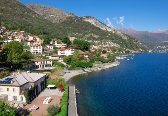  Villa Alba del Lario è un'elegante proprietà fronte lago situata sulla sponda occidentale dell'Alto Lago di Como - Villa Alba del Lario