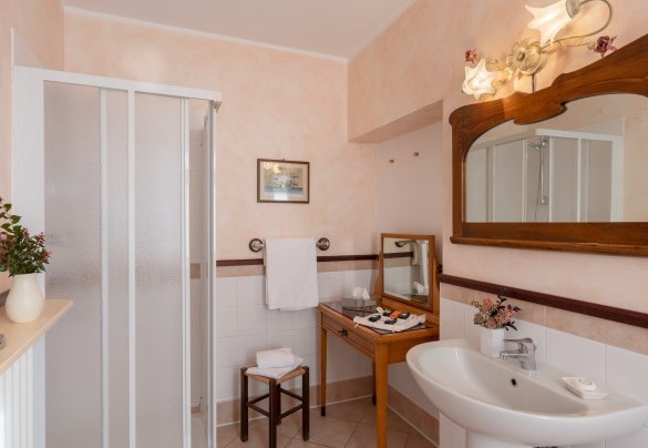 Bagno en-suite con doccia - Villa Alba del lario