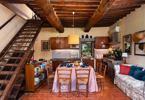 Cucina rustica al primo piano - Villa del Poggio D'Oro