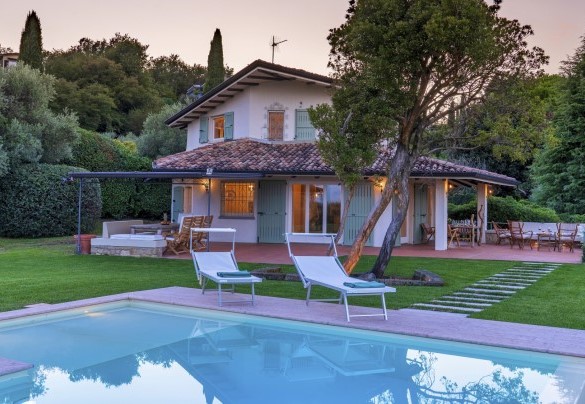  The architectural style of the villa fits well within its park and in the surrounding landscape - Villa of the Prato