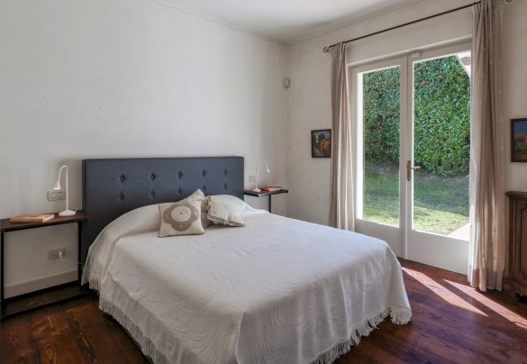 The double bedroom n.1 on the ground floor with access to the garden – Villa del Prato
