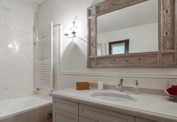 Detail of the bathroom n.2 with tub - Villa del Prato