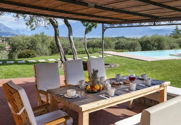 Breakfast with a view!...- Villa del Prato