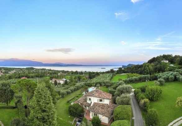 A glimpse of the view of the lake and the surrounding hills – Villa del Prato