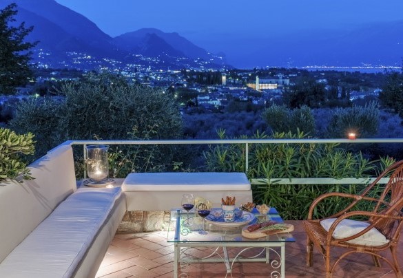  Aperitif with a view! – Villa del Prato
