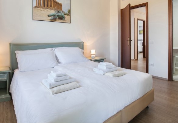 Double bedroom (1) with ensuite bathroom - Villa delle Coste