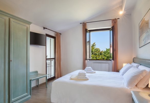 Double bedroom (1) with ensuite bathroom - Villa delle Coste