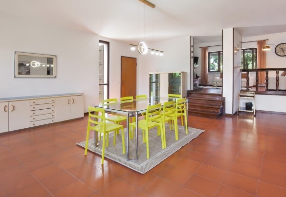 From the living room you access the spacious dining area - Villa delle Coste