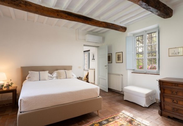 Double bedroom no. 1 on the first floor - Villa Delle Silerchie