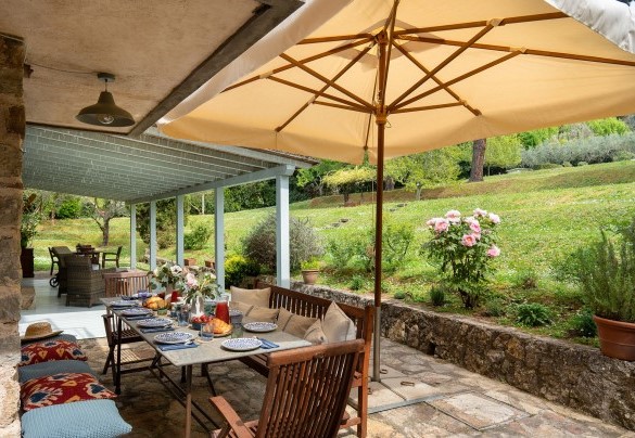 The dining table just outside the kitchen - Villa Delle Silerchie