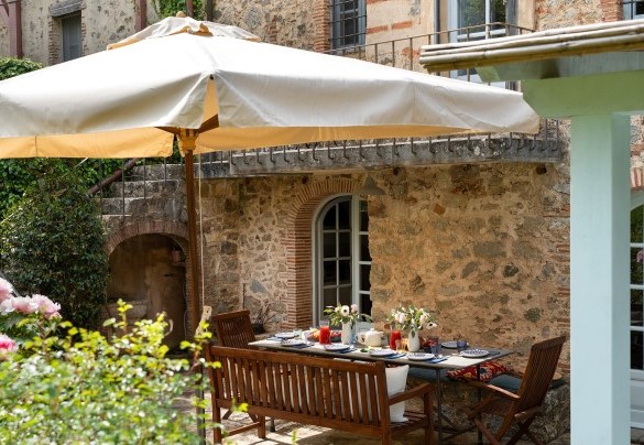 The dining table just outside the kitchen - Villa Delle Silerchie