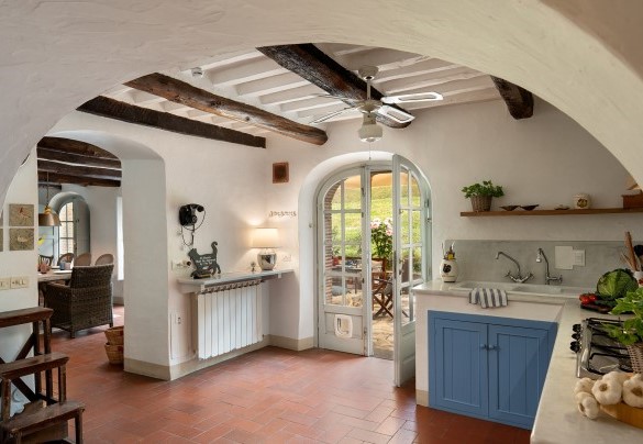 The kitchen has convenient access to the outdoor dining area - Villa Delle Silerchie