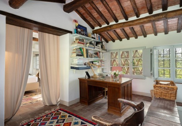 The study in bedroom no. 1 with direct access also from the external staircase - Villa Delle Silerchie