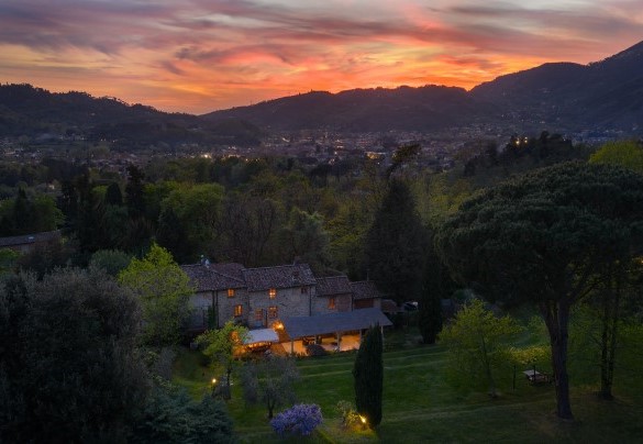The villa at sunset, with Camaiore and the Apuan Alps in the background - Villa Delle Silerchie