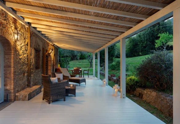 The pergola with lounge area - Villa Delle Silerchie