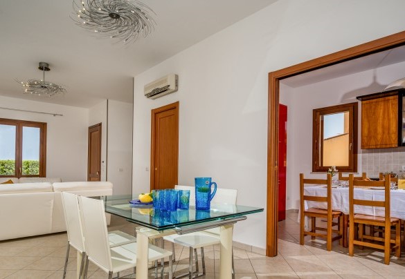The living room is connected to the kitchen - Villa delle Sirene