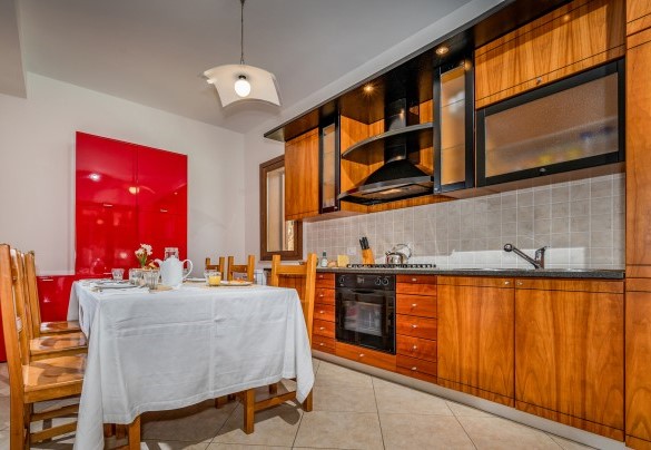 The large wooden kitchen - Villa delle Sirene
