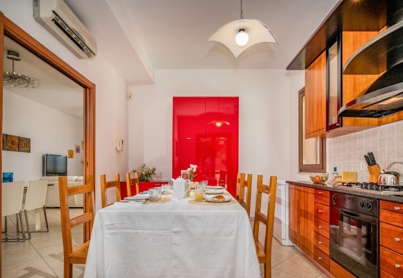 The large wooden kitchen - Villa delle Sirene