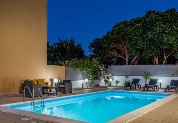 The solarium area illuminated - Villa delle Sirene