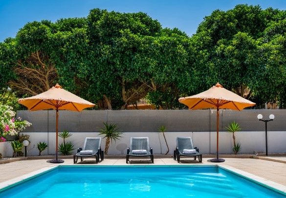 The solarium area is paved with stone - Villa delle Sirene