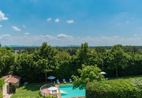 The swimming pool seen from above - Villa delle Sophore