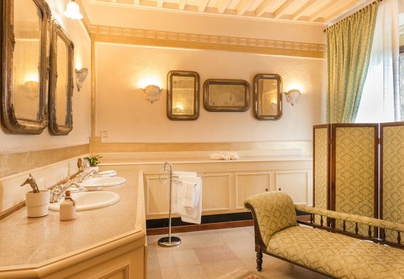 Bathroom with tub on the ground floor - Villa delle Sophore