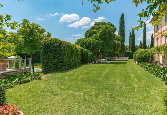  The well-kept garden behind the house - Villa delle Sophore